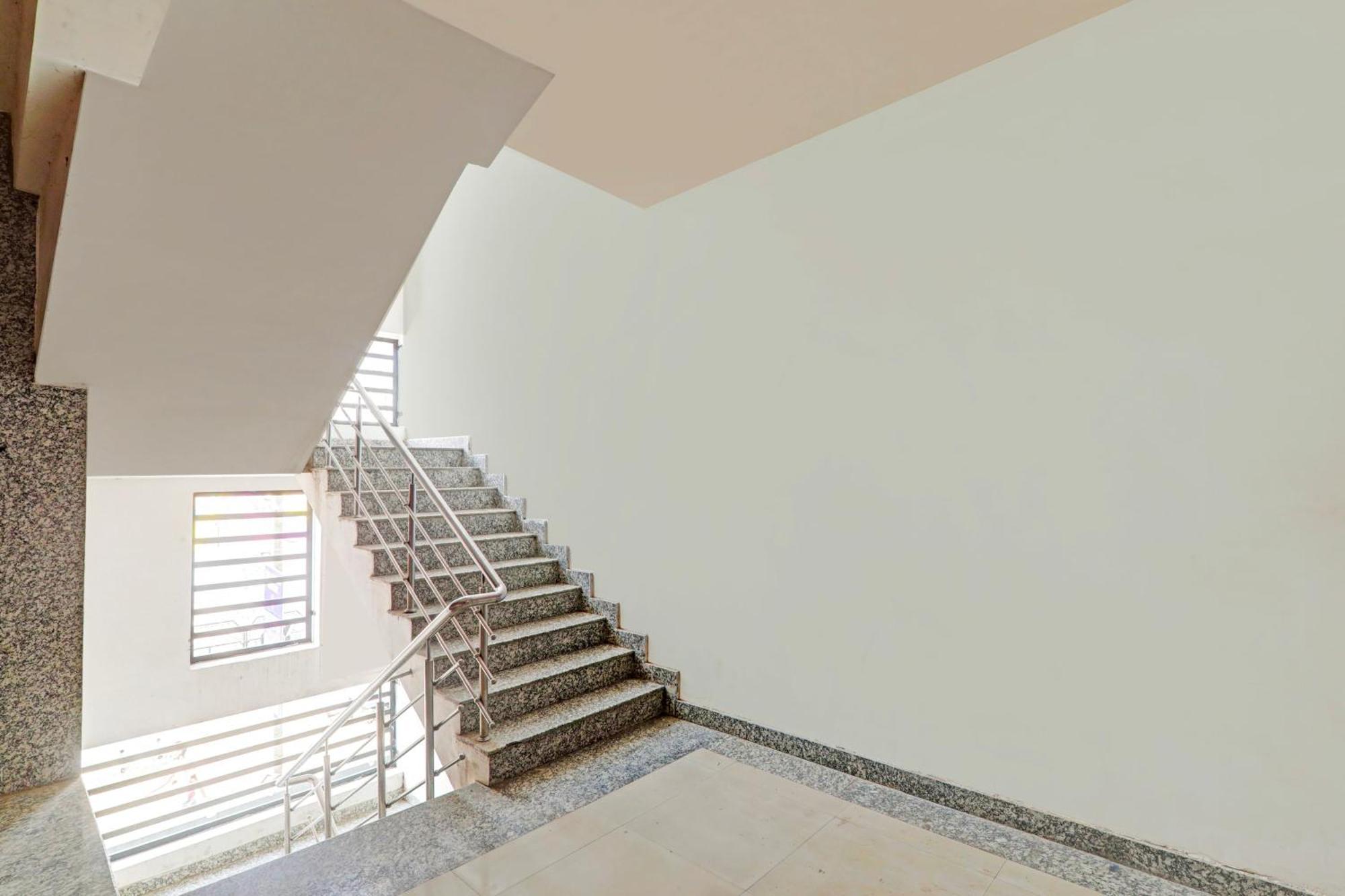 Super Hotel O Jankipuram Near Sahara State Formerly Basera Homes Hasanganj エクステリア 写真