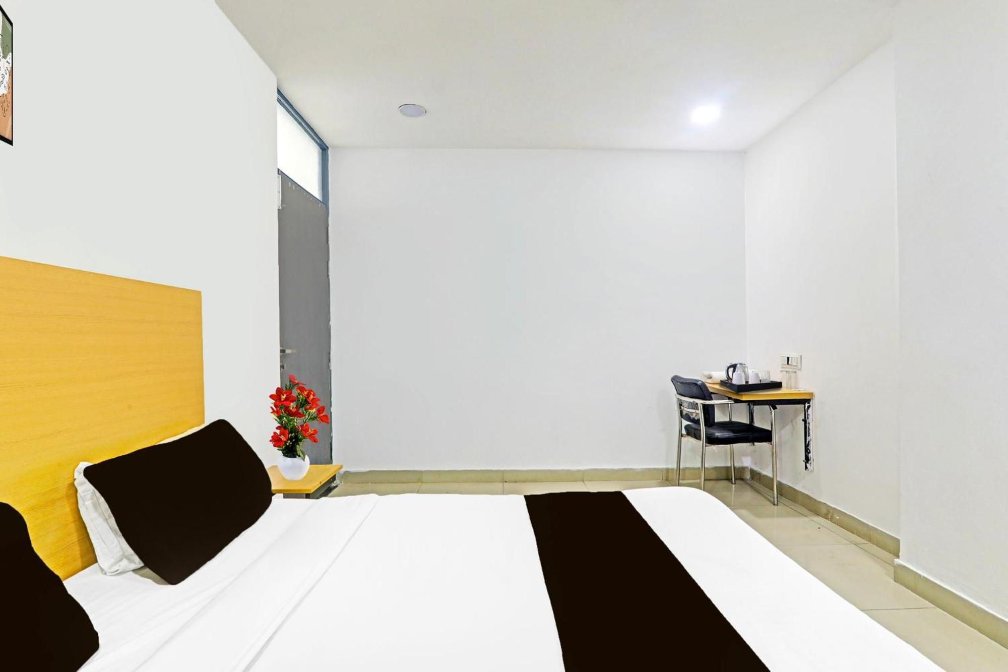 Super Hotel O Jankipuram Near Sahara State Formerly Basera Homes Hasanganj エクステリア 写真